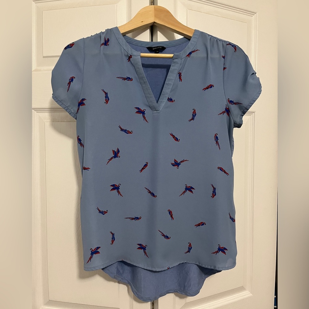 RW&CO. V-Neck Parrot Blouse, Size Small. Good Condition